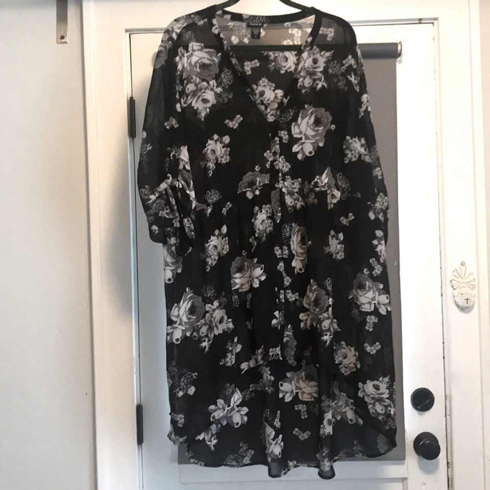 Torrid Long Blouse Button Up Size 3